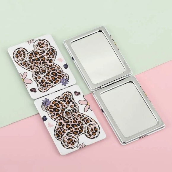 CARTOON Bear Makeup Mirror - Picture 1 of 1